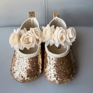 Elegant Gold and Cream baby Dress Shoes size 3